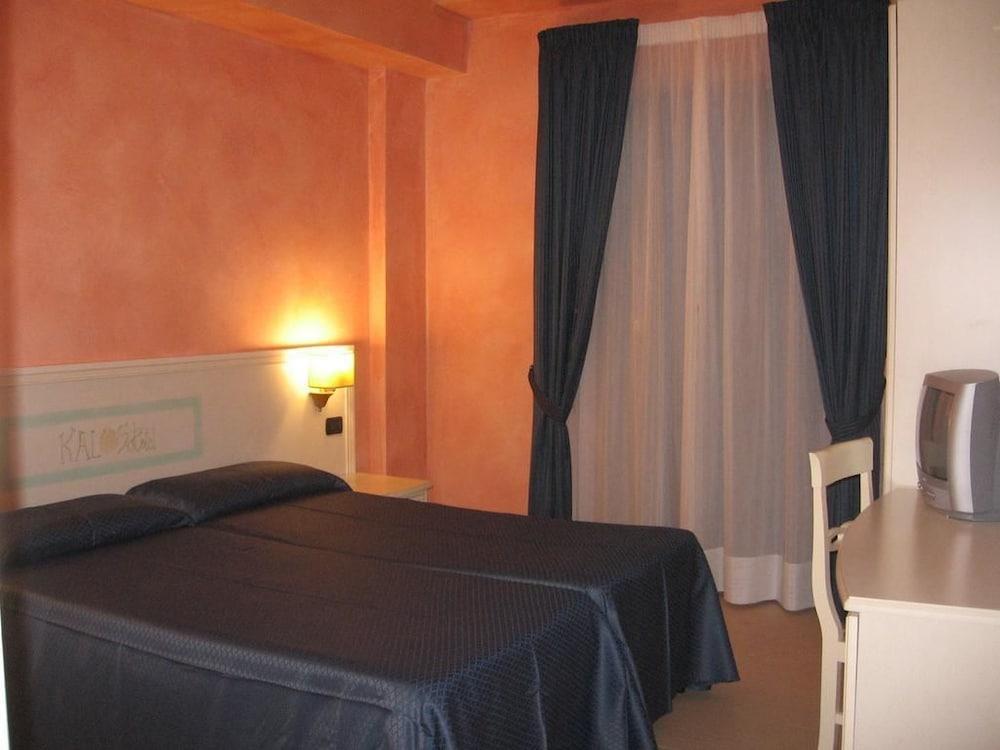 Kalos Hotel 3*