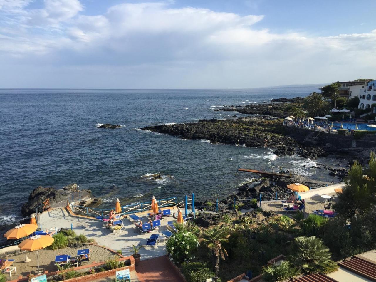 Kalos Hotel 3*